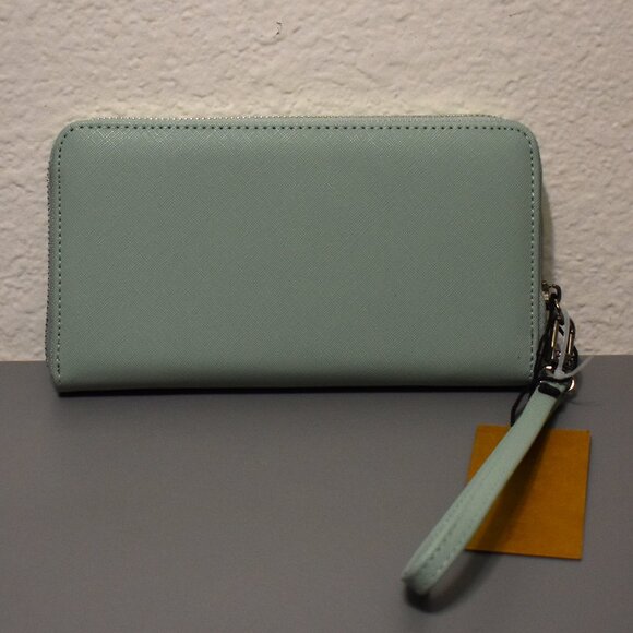 NWT Steve Madden Frosty Green Zip Around Wristlet Wallet - Picture 2 of 6
